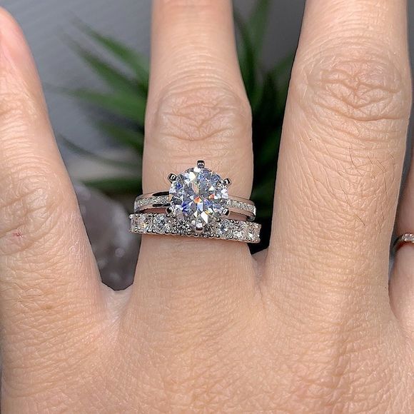 Sparkly 14kt and 18kt white gold bridal wedding ring set - Picture 3 of 9